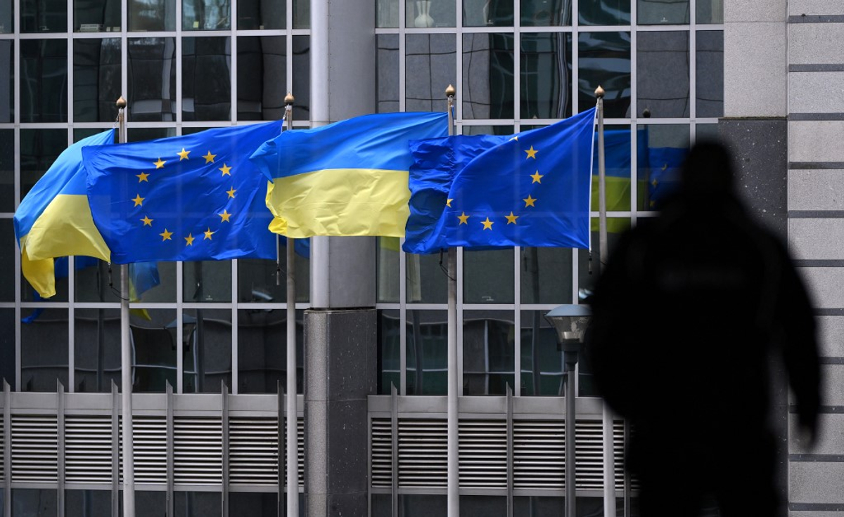 Фото до матеріалу: ЄС не відводить місію в Києві, хоча Росія загрожує атаками