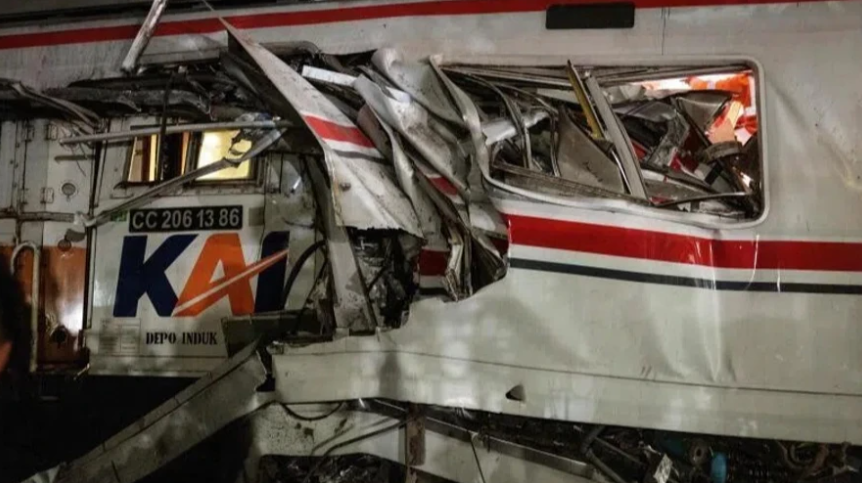 Фото до матеріалу: Аварія з двома потягами в Індонезії: 14 загиблих та поранені