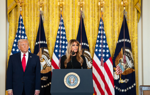 Фото до матеріалу: Трамп вимагає звільнити телеведучого, який назвав Меланію "майбутньою вдовою"