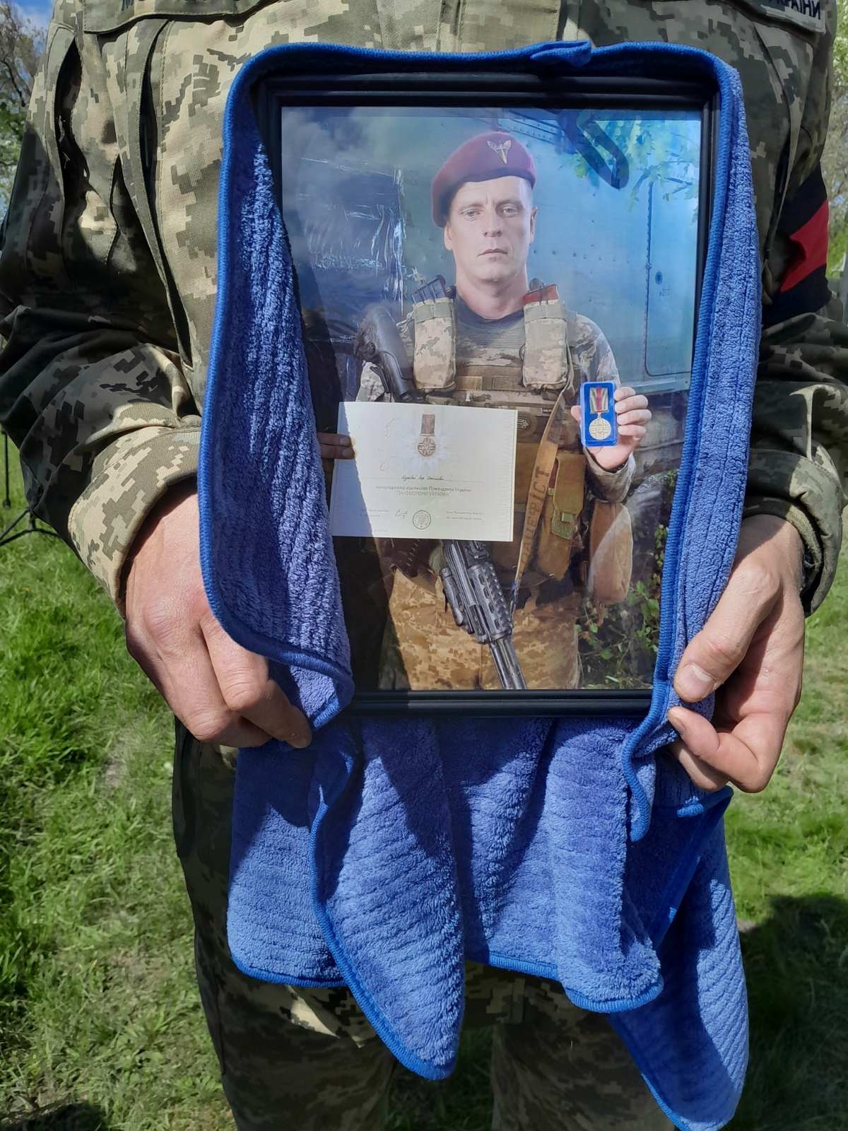 Фото до матеріалу: У Миргородській громаді провели в останню путь трьох захисників України