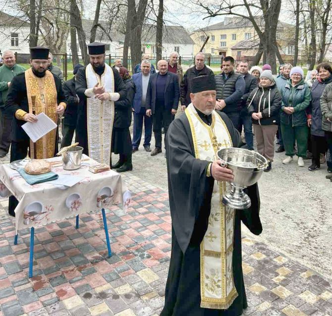 Фото до матеріалу: У Кам'янській лікарні освятили нову капличку святого Пантелеймона