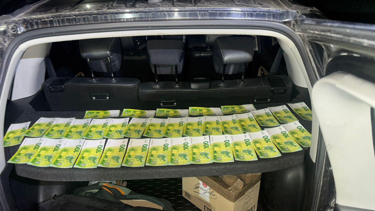 Фото до матеріалу: Затримали прикарпатця, який за 8000 євро переправляв киянина через кордон