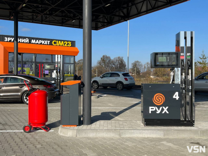 Фото до матеріалу: Співак YAKTAK зупинився на заправці в Турійську: операторка поділилася враженнями