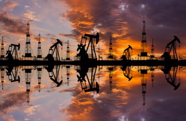 Фото до матеріалу: Нафта дешевшає через очікування миру між США та Іраном