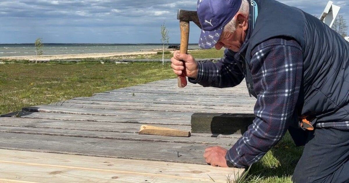 Фото до матеріалу: Шацька громада готується до туристичного сезону: ремонт пляжу та нові екостежки