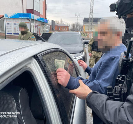 Фото до матеріалу: У ДТП на Красилівщині загинув чоловік, двоє пасажирів госпіталізовані