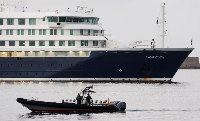 Фото до матеріалу: Спалах хантавірусу на лайнері MV Hondius: евакуація пасажирів на Тенерифе