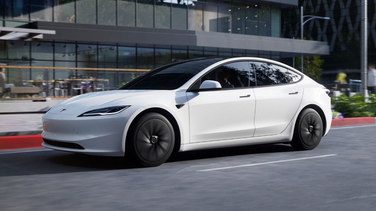 Фото до матеріалу: Tesla Model 3 з Китаю в Канаді: ціна впала вдвічі