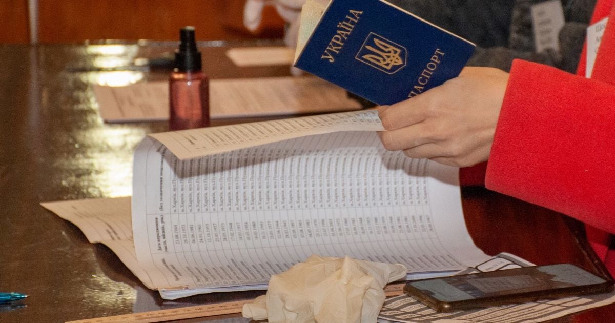Фото до матеріалу: Уряд скасував обмеження на виїзд за кордон для жінок-посадовиць: новини Володимира