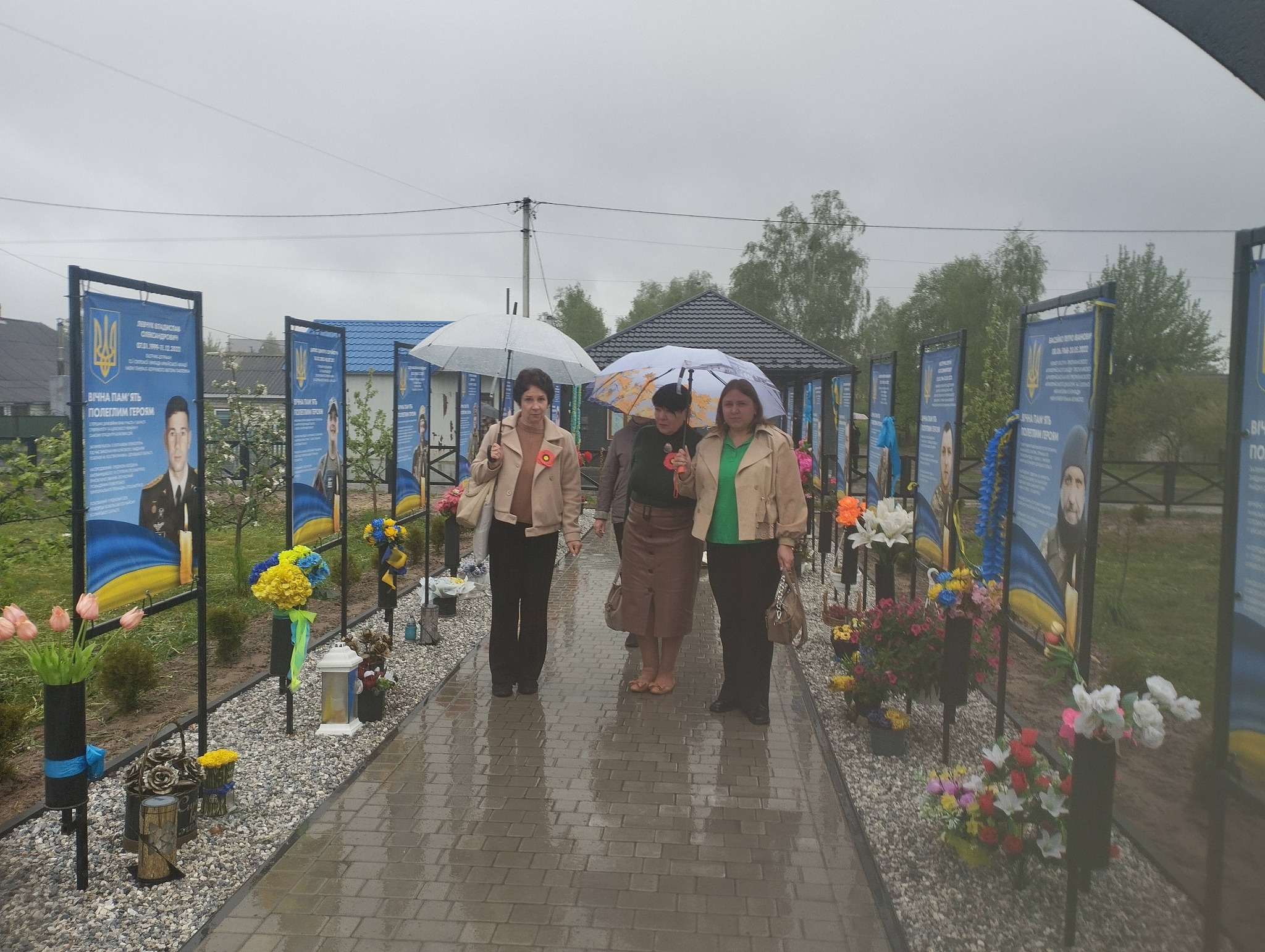 Фото до матеріалу: Поворська громада вшанувала пам'ять загиблих у Другій світовій та сучасній війні