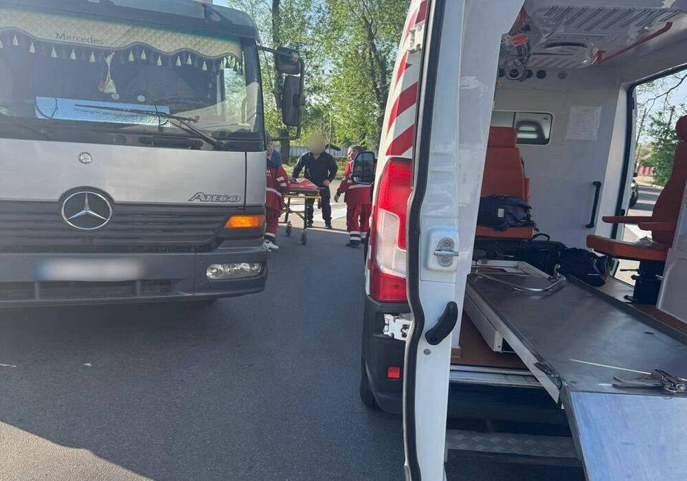 Фото до матеріалу: 8-річна дівчинка померла після ДТП з вантажівкою в Ірпені