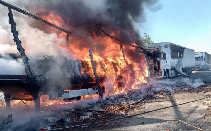 Фото до матеріалу: Удар поруч із автобусом з дітьми на Дніпропетровщині: шестеро поранених, двоє загиблих у Одесі