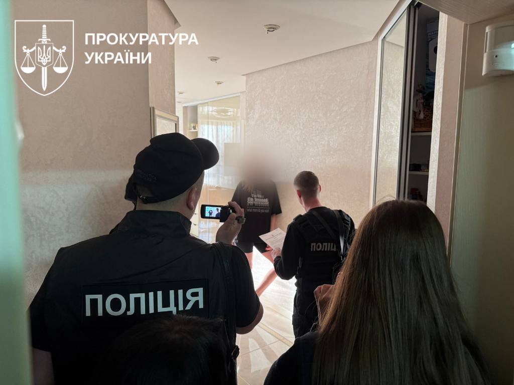 Фото до матеріалу: В Україні викрили схему псевдоблагодійних фондів, що наживалися на хворих дітях