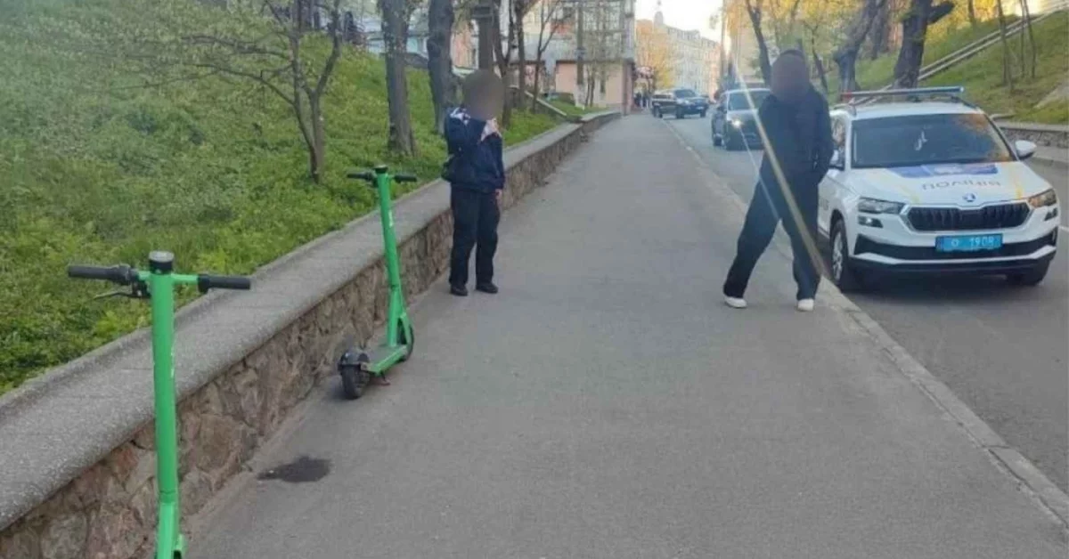 Фото до матеріалу: 18-річний водій електросамоката збив пенсіонерку на тротуарі у центрі Вінниці