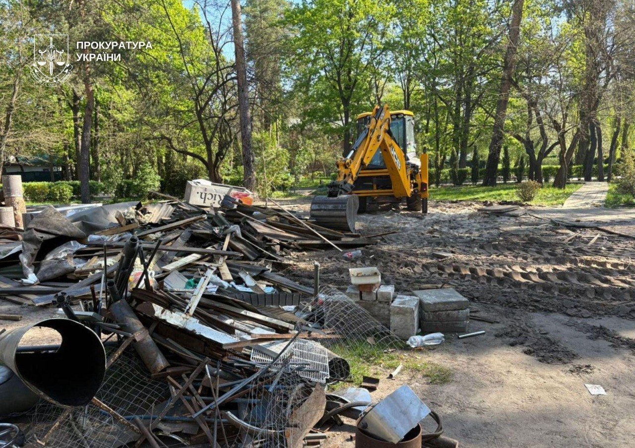 Фото до матеріалу: 28 дітей на одного кандидата: в Україні скорочується кількість сиріт, але система все ще перевантажена