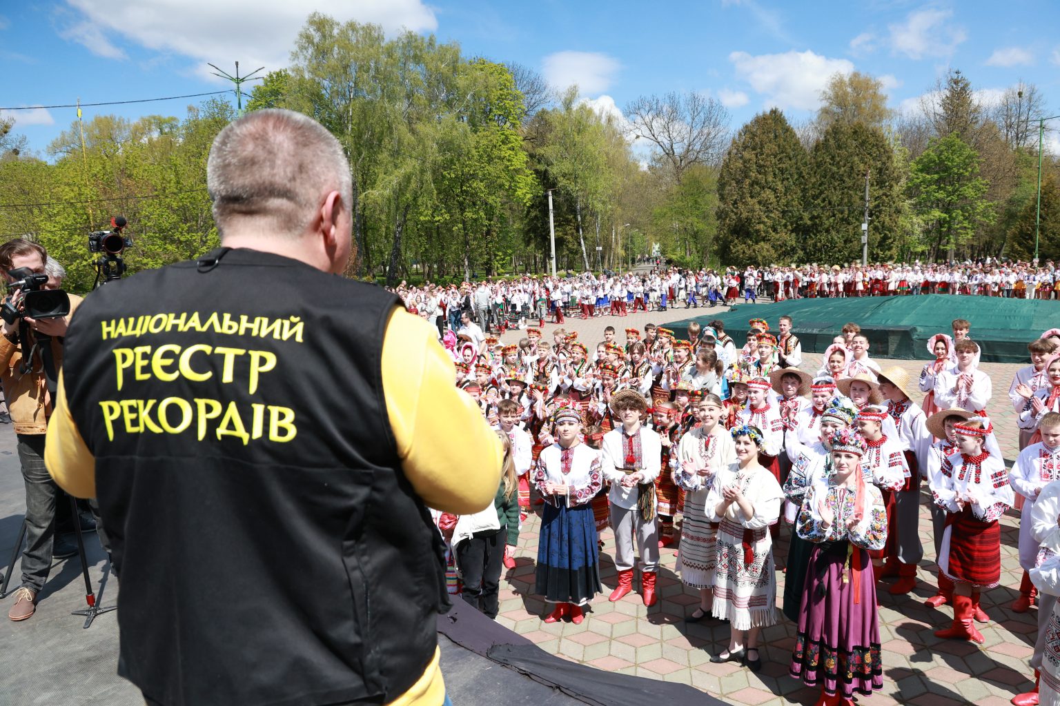 Фото до матеріалу: На Хмельниччині 888 танцюристів одночасно виконали «Краков'як»: встановлено рекорд України