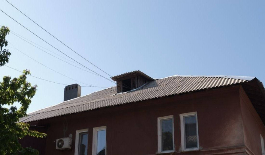 Фото до матеріалу: Від вікон до дахів: у Кривому Розі відновлюють пошкоджені росіянами будинки