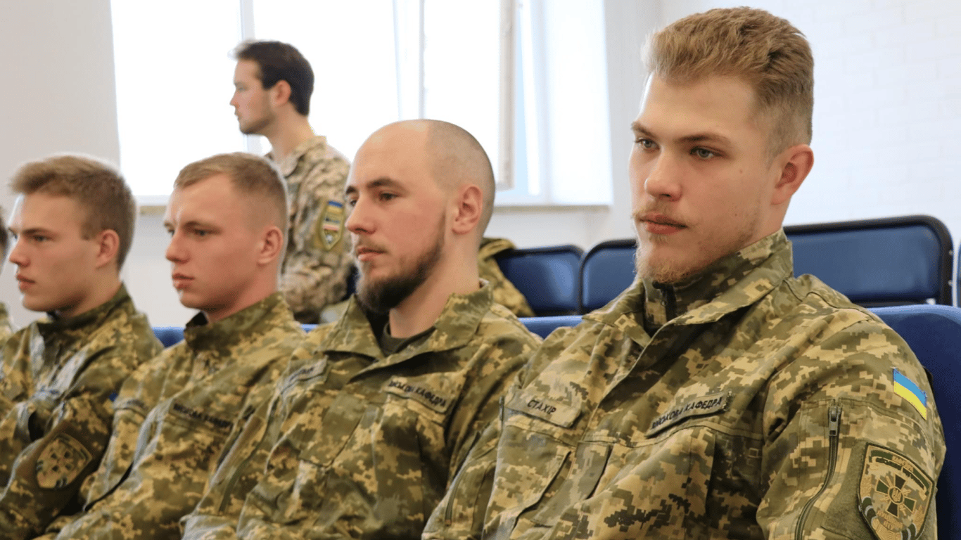 Фото до матеріалу: Офіцер запасу за кордоном: чи може ТЦК оголосити його у розшук