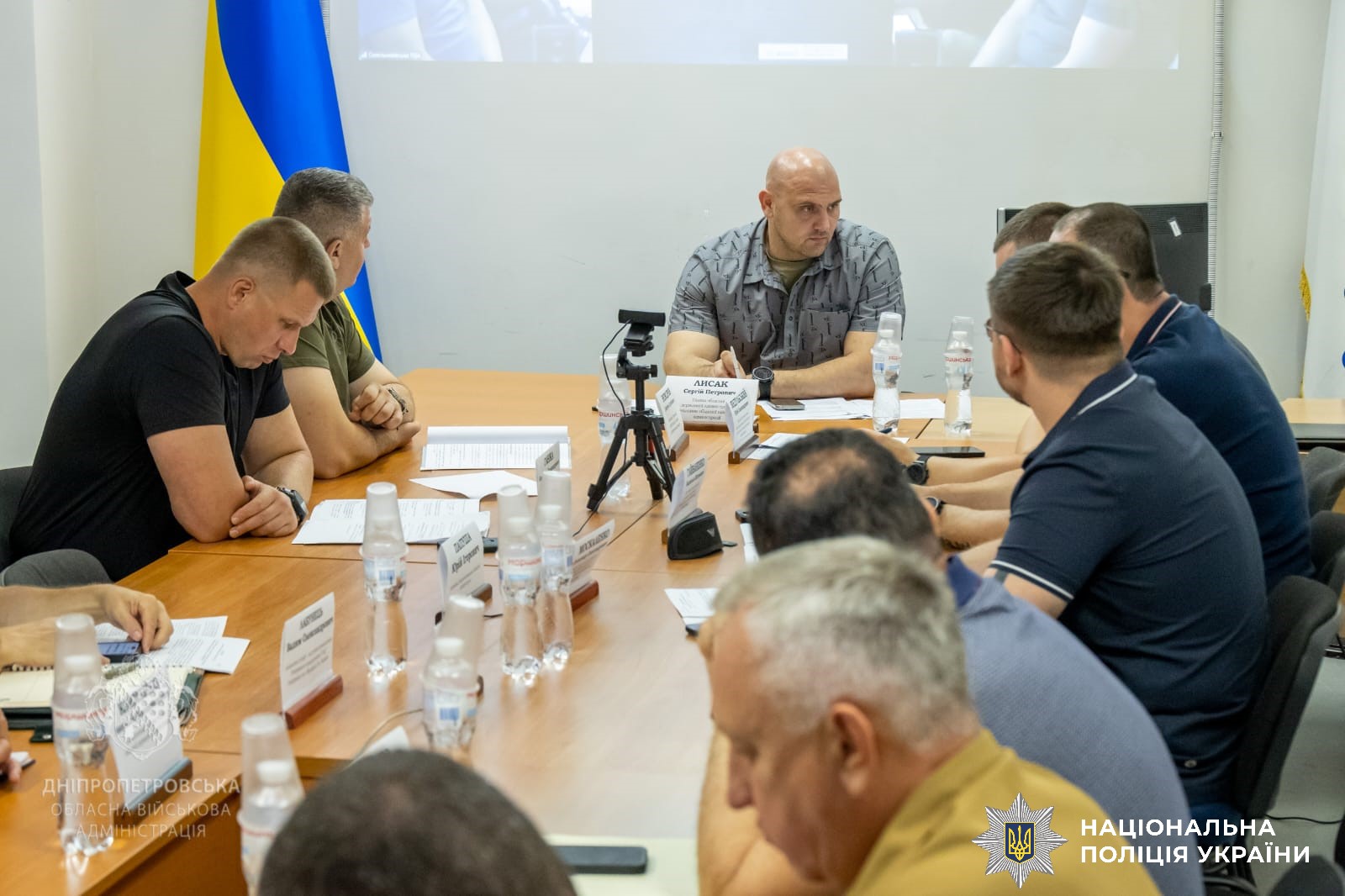 Фото до матеріалу: Евакуація на Синельниківщині: поліція вимушена вмовляти мешканців покинути домівки