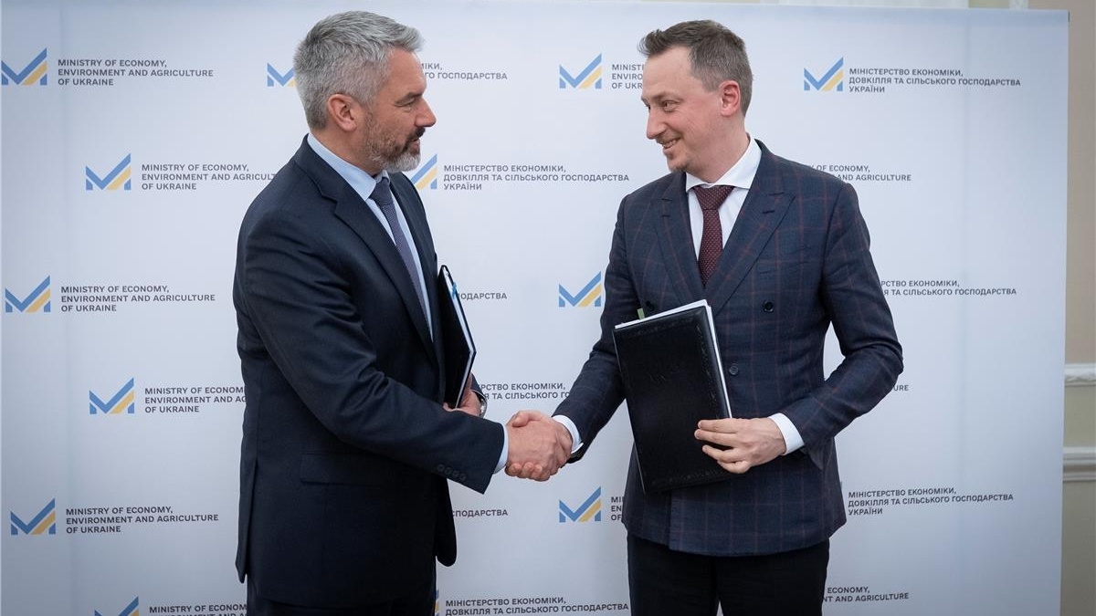 Фото до матеріалу: Україна та ЄІБ підписали угоду про підготовку інфраструктурних проєктів Ukraine FIRST