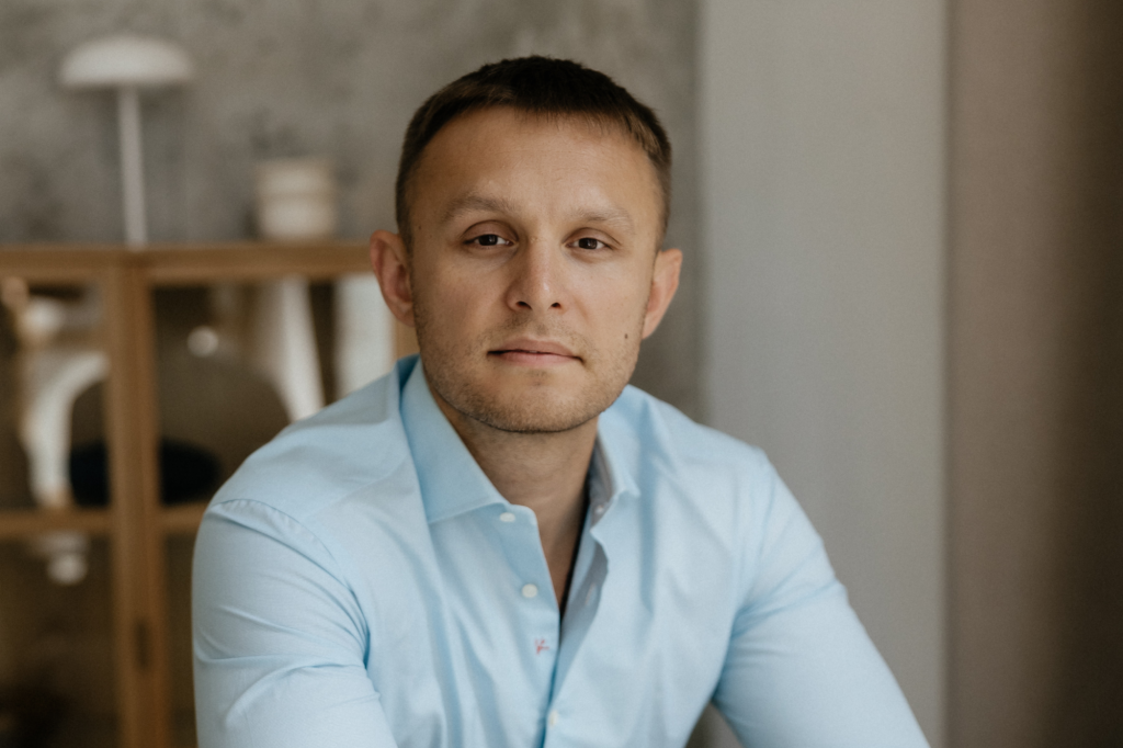 Фото до матеріалу: Чому команда з середніх спеціалістів часто перемагає «зіркових» у фінтеху
