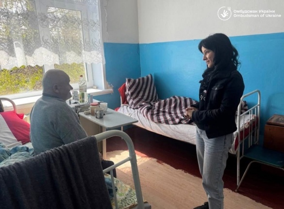 Фото до матеріалу: Жахливі умови в будинку для літніх людей на Черкащині: відсутність укриття та порушення прав