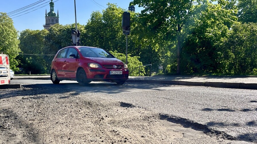 Фото до матеріалу: Змінено маршрут автобуса № 45 у Львові через ремонт вулиці Винниченка
