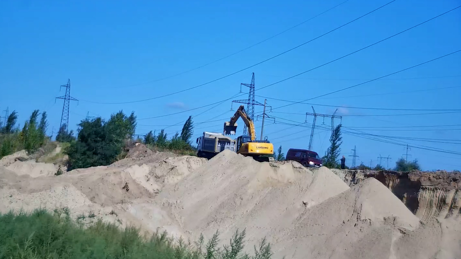 Фото до матеріалу: У Кривому Розі підозрюють переплату при закупівлі піску для дитячих майданчиків