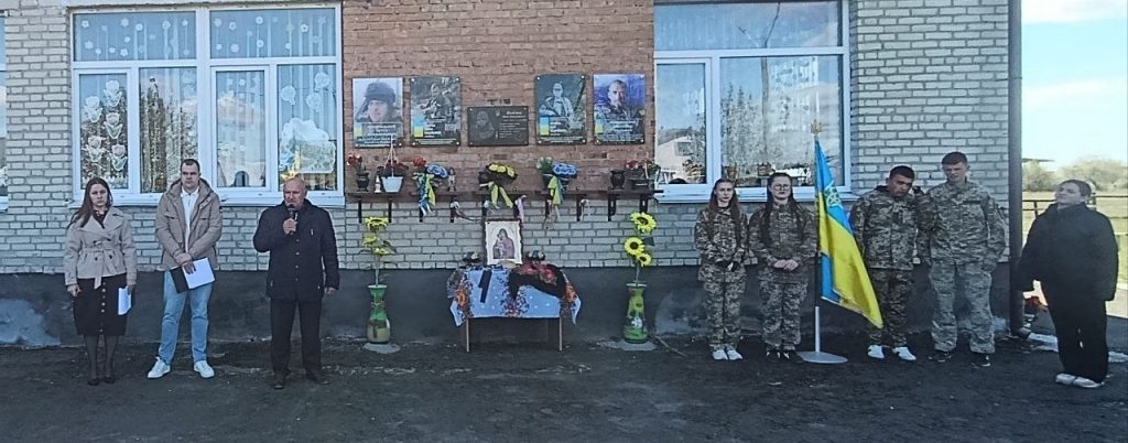 Фото до матеріалу: Вшанування пам'яті: у Костюхнівці відкрили меморіальні дошки двом загиблим захисникам