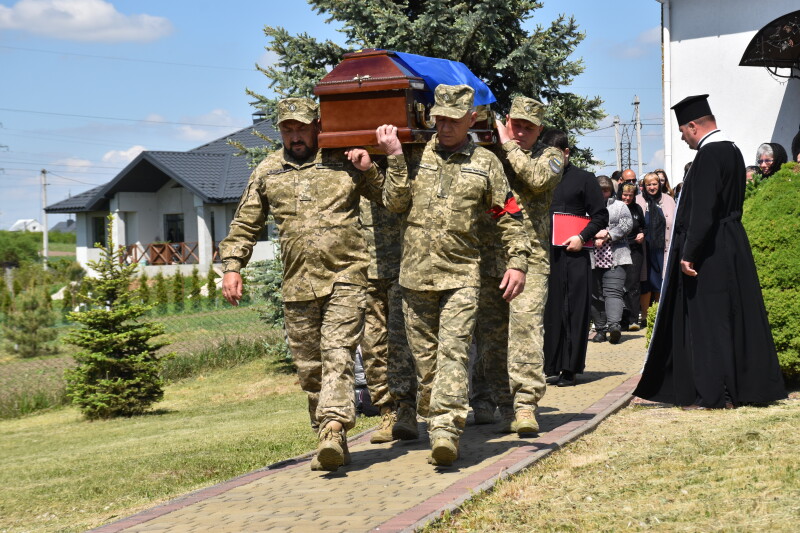Фото до матеріалу: У селі Боголюби поховали воїна Миколи Лясковського
