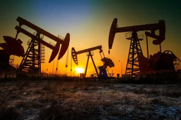 Фото до матеріалу: Ціни на нафту стабілізуються на тлі переговорів США та Ірану