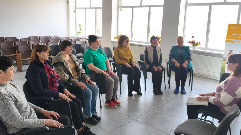 Фото до матеріалу: Жінки Великомежиріччя вчилися керувати стресом на курсі «Самодопомога плюс"
