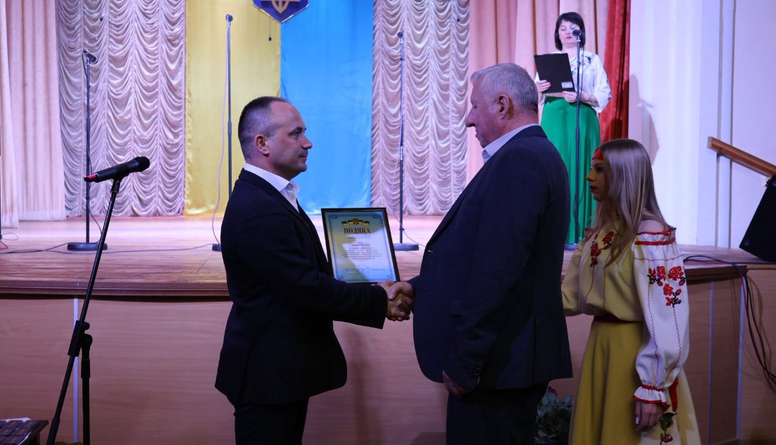 Фото до матеріалу: У місті Камінь-Каширський керівник області відзначив ліквідаторів Чорнобильської аварії краю (фото)