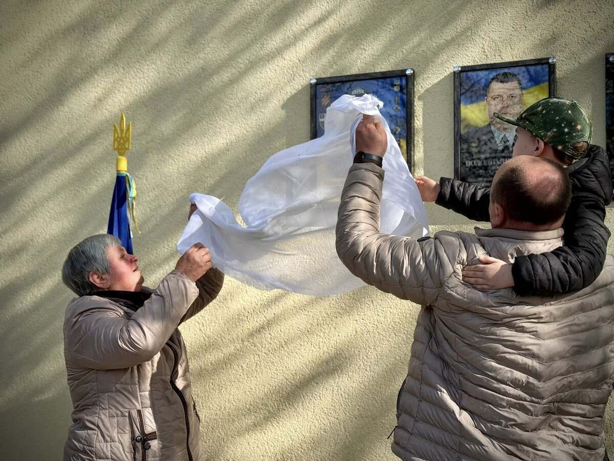Фото до матеріалу: У Володимирі відкрито меморіальні дошки двом загиблим захисникам