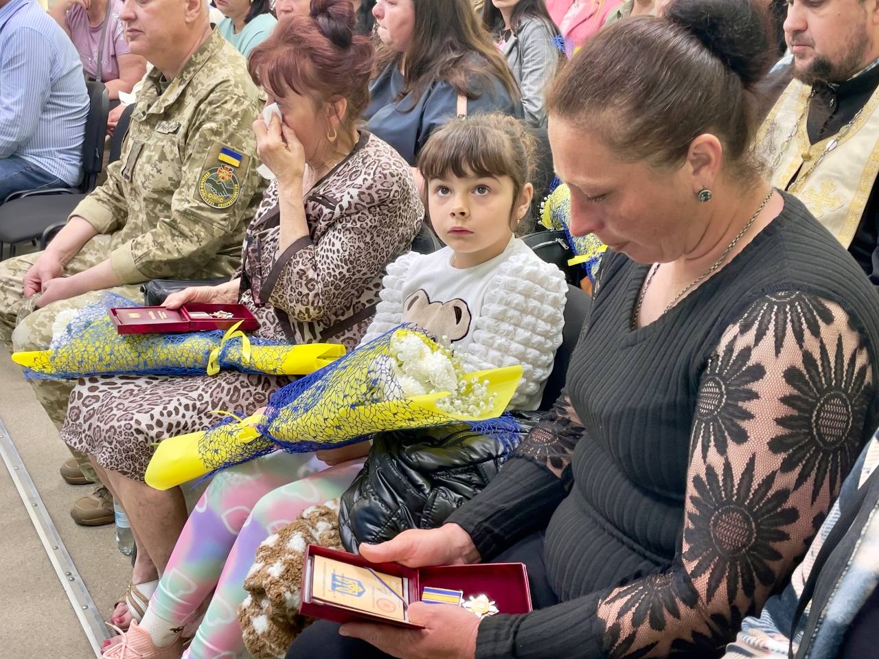 Фото до матеріалу: У Золотоніському районі родинам воїнів-загиблих вручили державні нагороди
