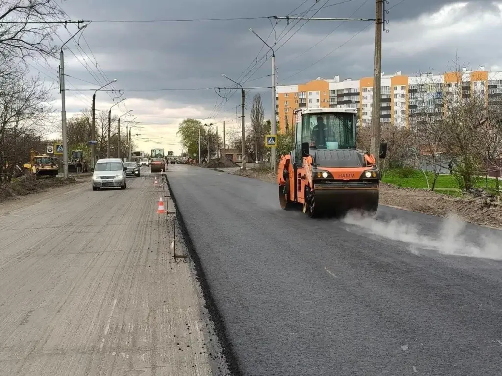 Фото до матеріалу: На Полтавщині відновили понад 264 тисячі квадратних метрів доріг: деталі ремонту