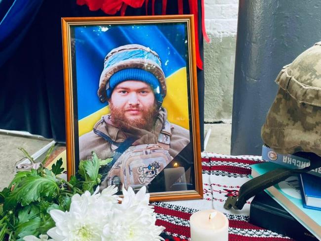 Фото до матеріалу: У Костополі вшанували пам'ять загиблого оператора БПЛА Андрія Карася