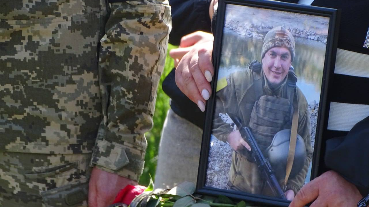 Фото до матеріалу: Василь Криницький: Турійщина попрощалася із захисником, який понад рік вважали зниклим