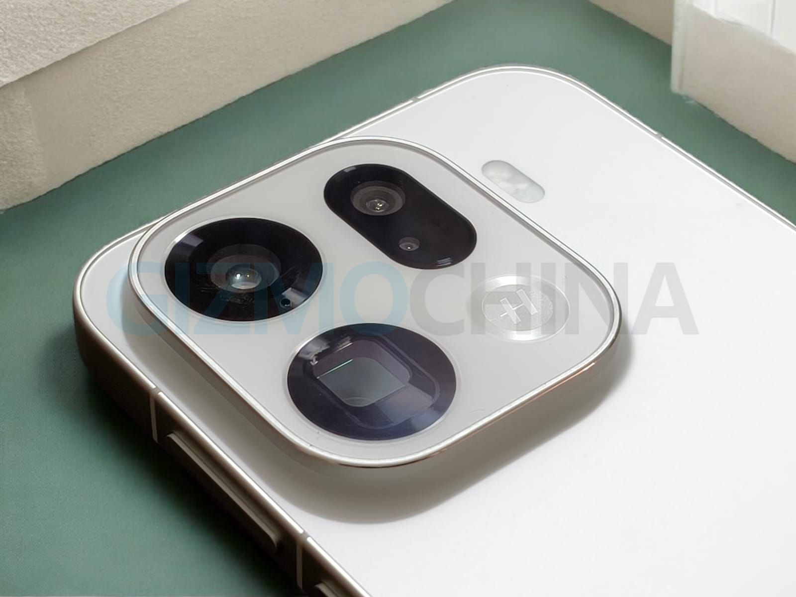 Фото до матеріалу: Майбутній флагман Oppo Find X10 Pro Max отримає дві 200-мегапіксельні камери та чип Dimensity 9600 Pro