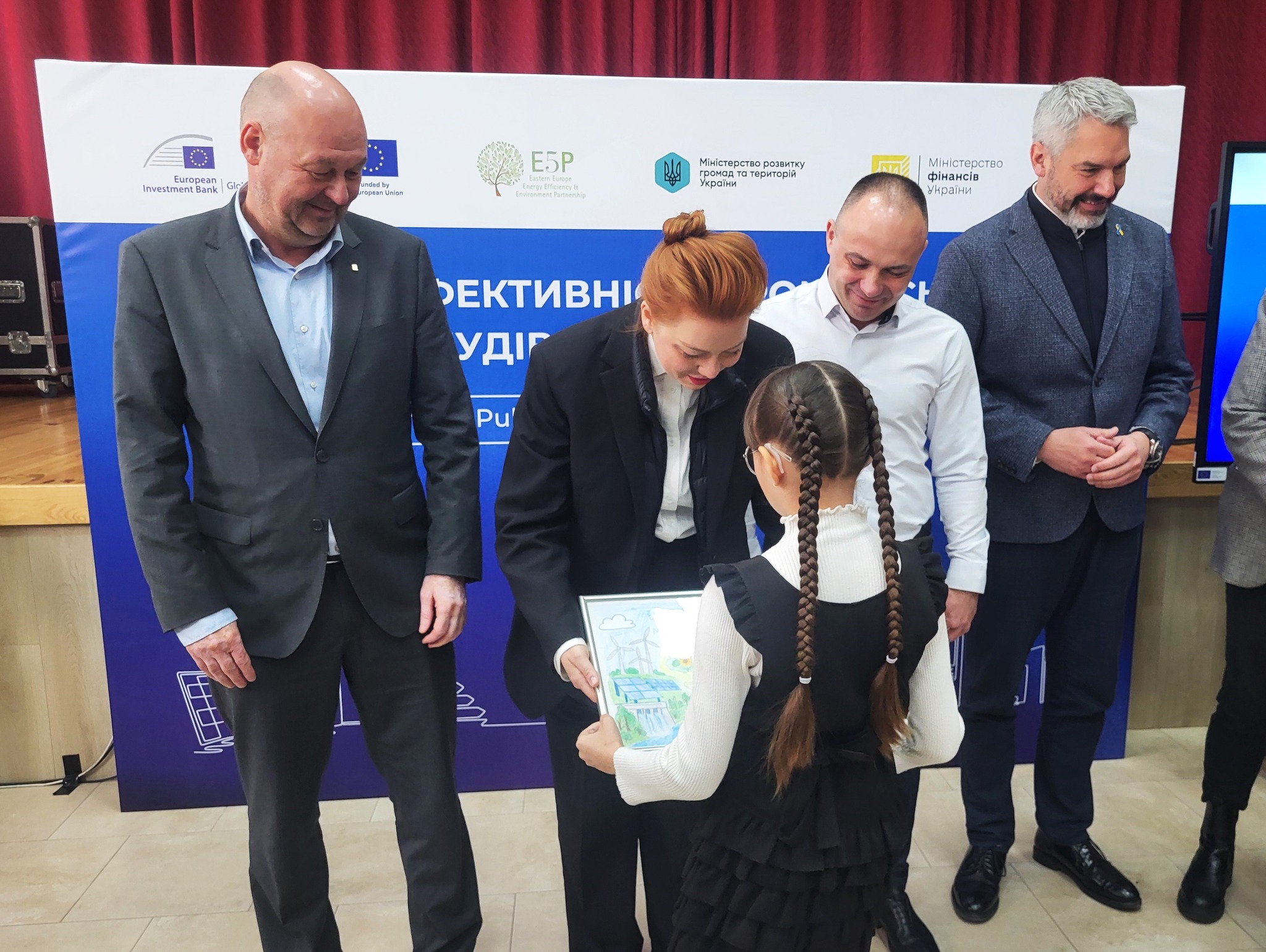 Фото до матеріалу: Майбутнє України очима дітей: переможці ковельського конкурсу малюнків вирушили у світ
