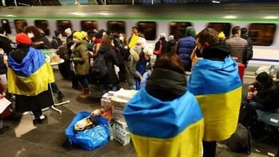 Фото до матеріалу: Київська жінка намагалася вивезти листівки з Гітлером через кордон