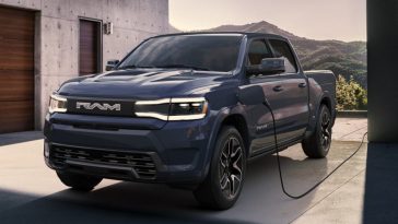 Фото до матеріалу: Оновлений електрокросовер Jeep Avenger показали на перших фото