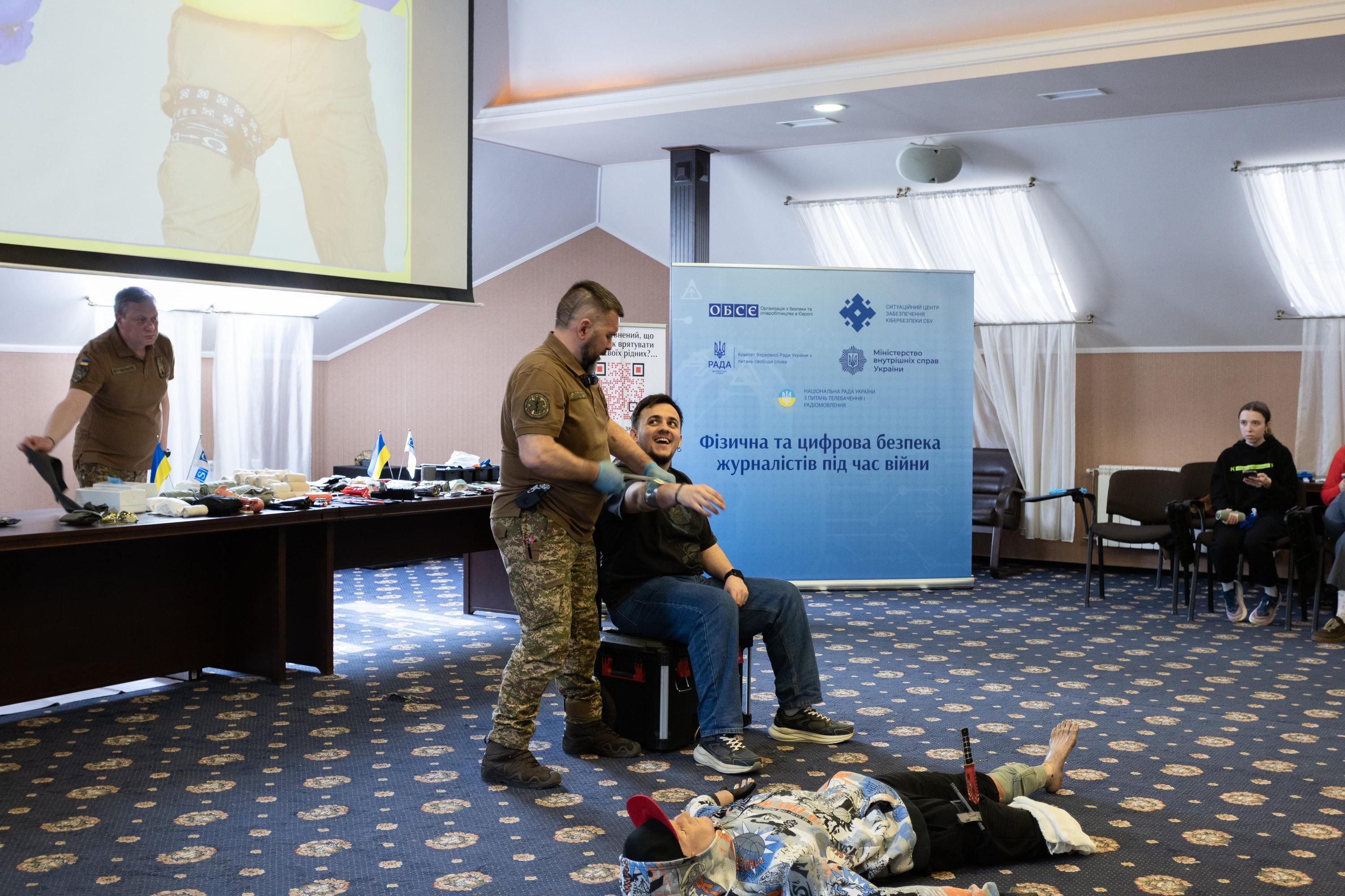 Фото до матеріалу: ОБСЄ провела безпековий тренінг для українських журналістів: що вивчали та які висновки