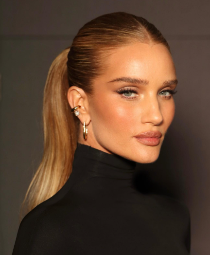 Фото до матеріалу: Aussie Slick Back: ідеальна зачіска для довгого волосся на кожен день