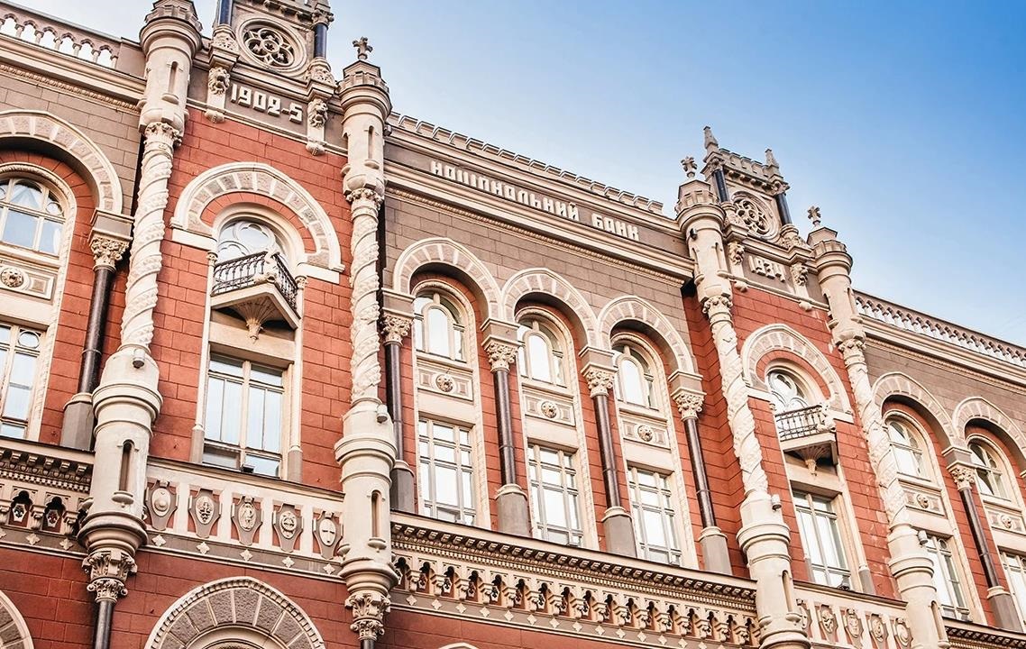 Фото до матеріалу: Нацбанк офіційно опустив курс гривні: долар і євро зросли на початку тижня