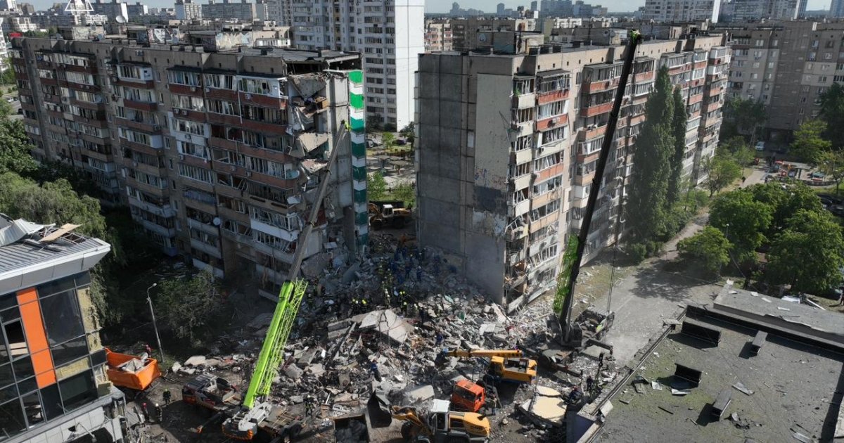 Фото до матеріалу: П'ятий загиблий у нічній масованій атакі на Київ