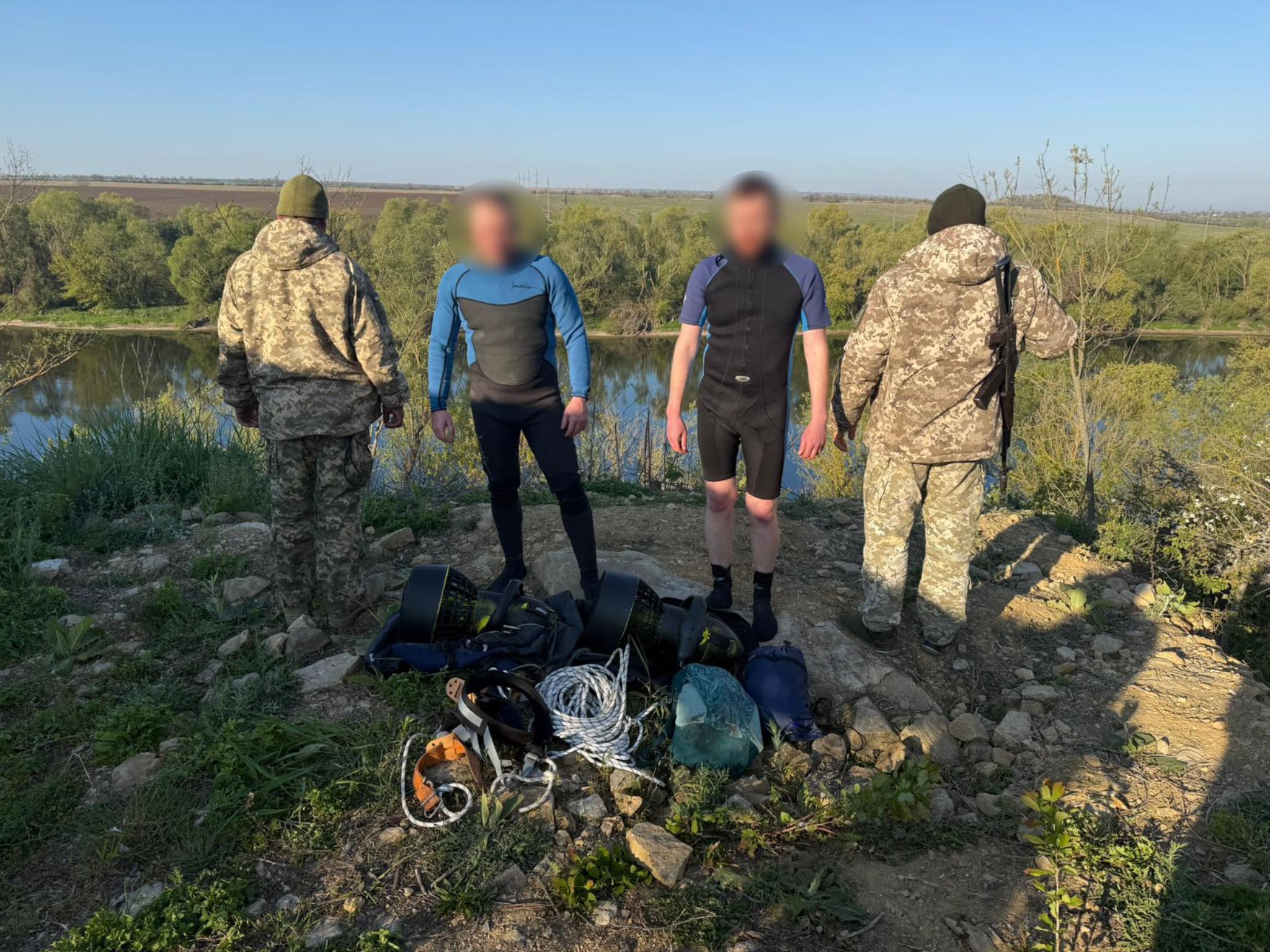 Фото до матеріалу: Два «екстремали» зі спортивним інвентарем затримали на Дністрі