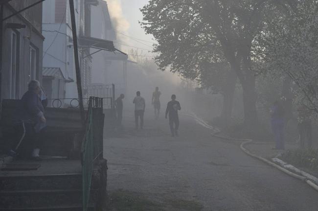 Фото до матеріалу: П'ять сімей без житла: у Острозі згорів барак, загинув літній чоловік
