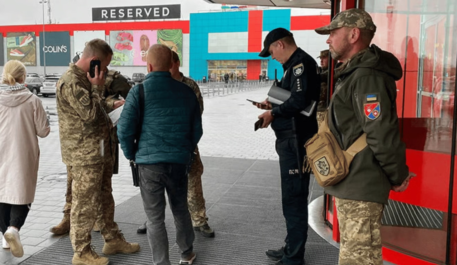 Фото до матеріалу: Українці вимагають перевірки ТЦК та ротації на фронт: нові правила для силовиків