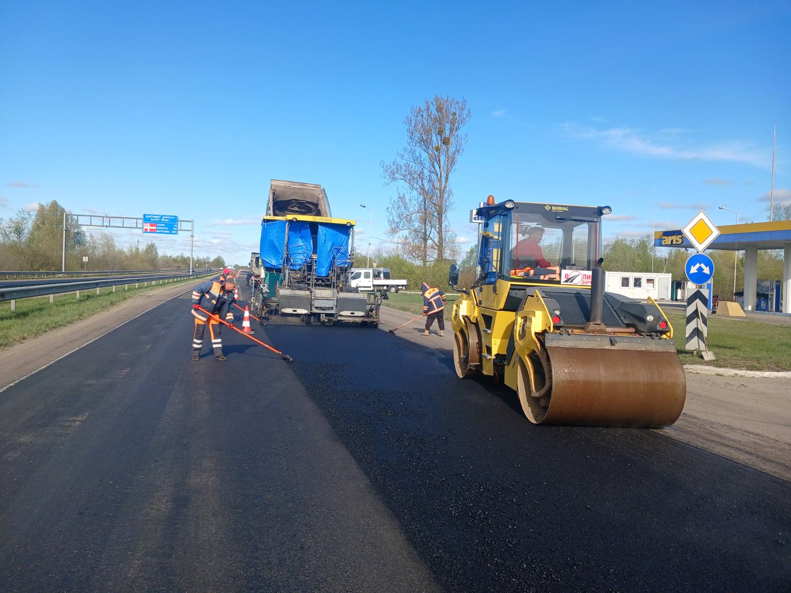 Фото до матеріалу: На Волині за тиждень відремонтували понад 63 тисячі квадратних метрів доріг